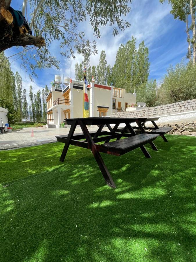 Tongspon Inn Лех Екстериор снимка